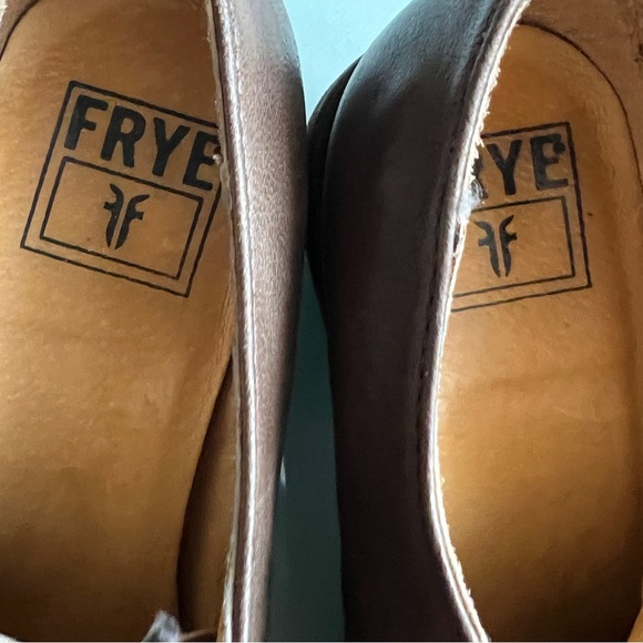 Frye woman’s leather shoes size 11 - Picture 3 of 10